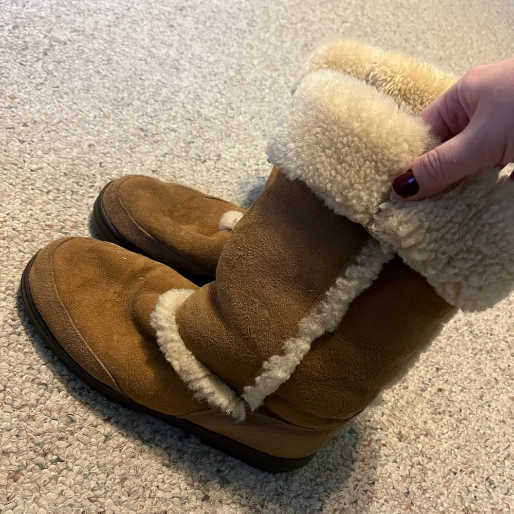 Ugg sundance tall women’s 9 chestnut fur trimmed boots